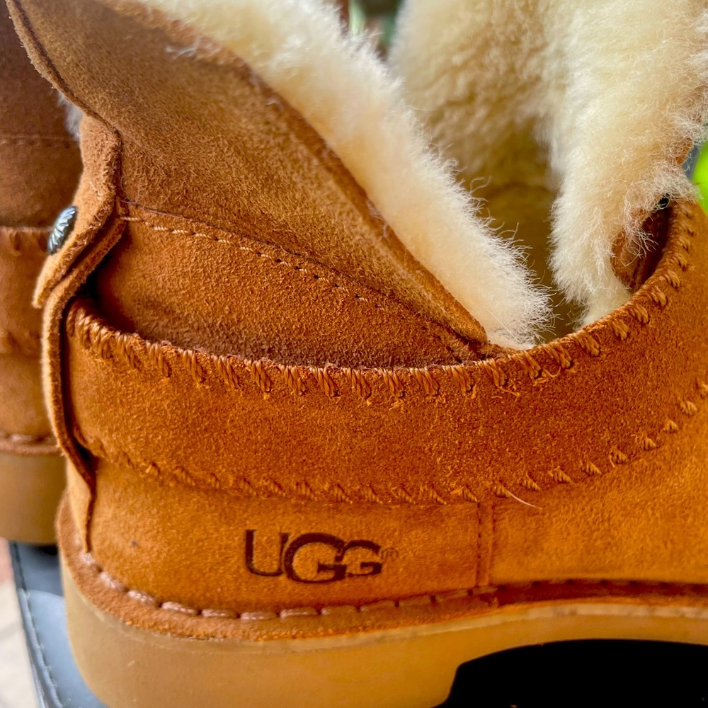 Ugg Boots Aubrielle Size 9.